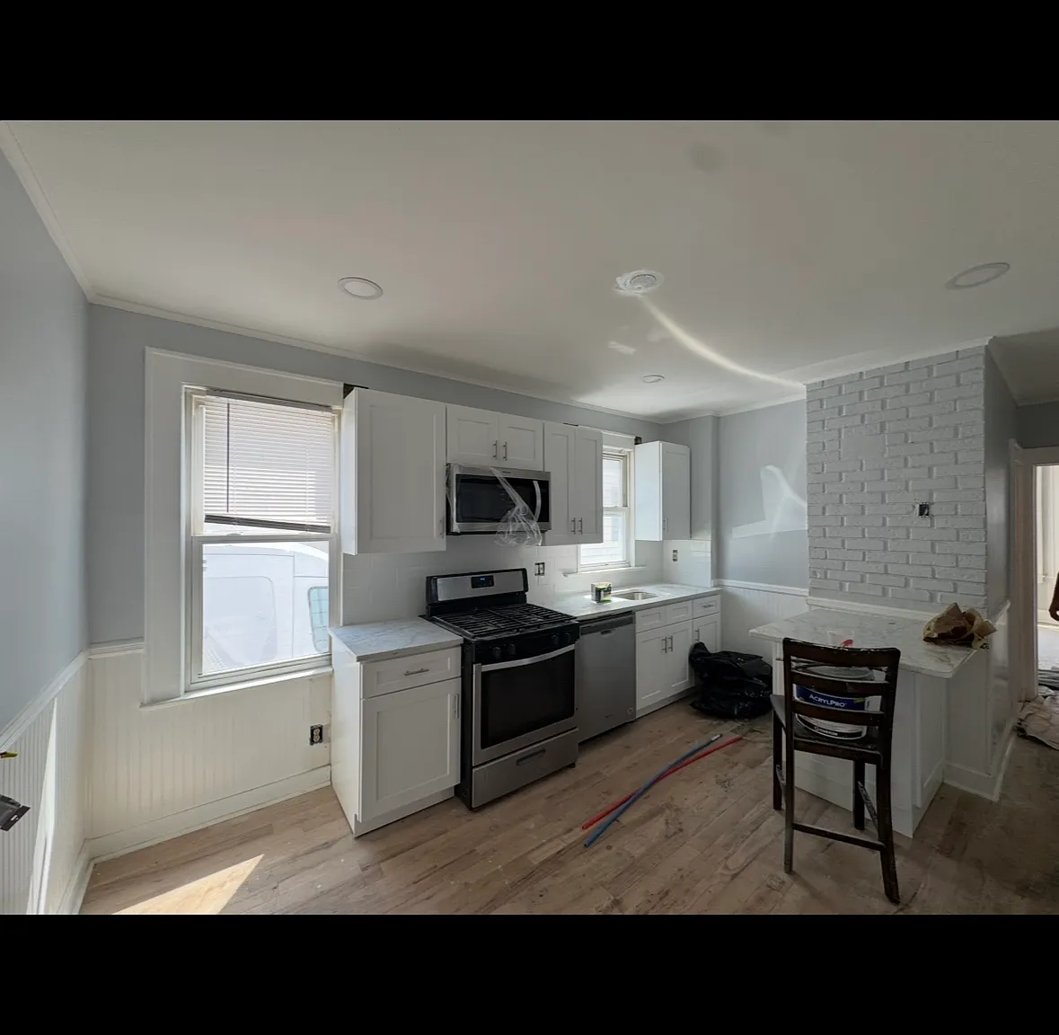 2 bed, 1000 sqft, $2,100 — Photo 3