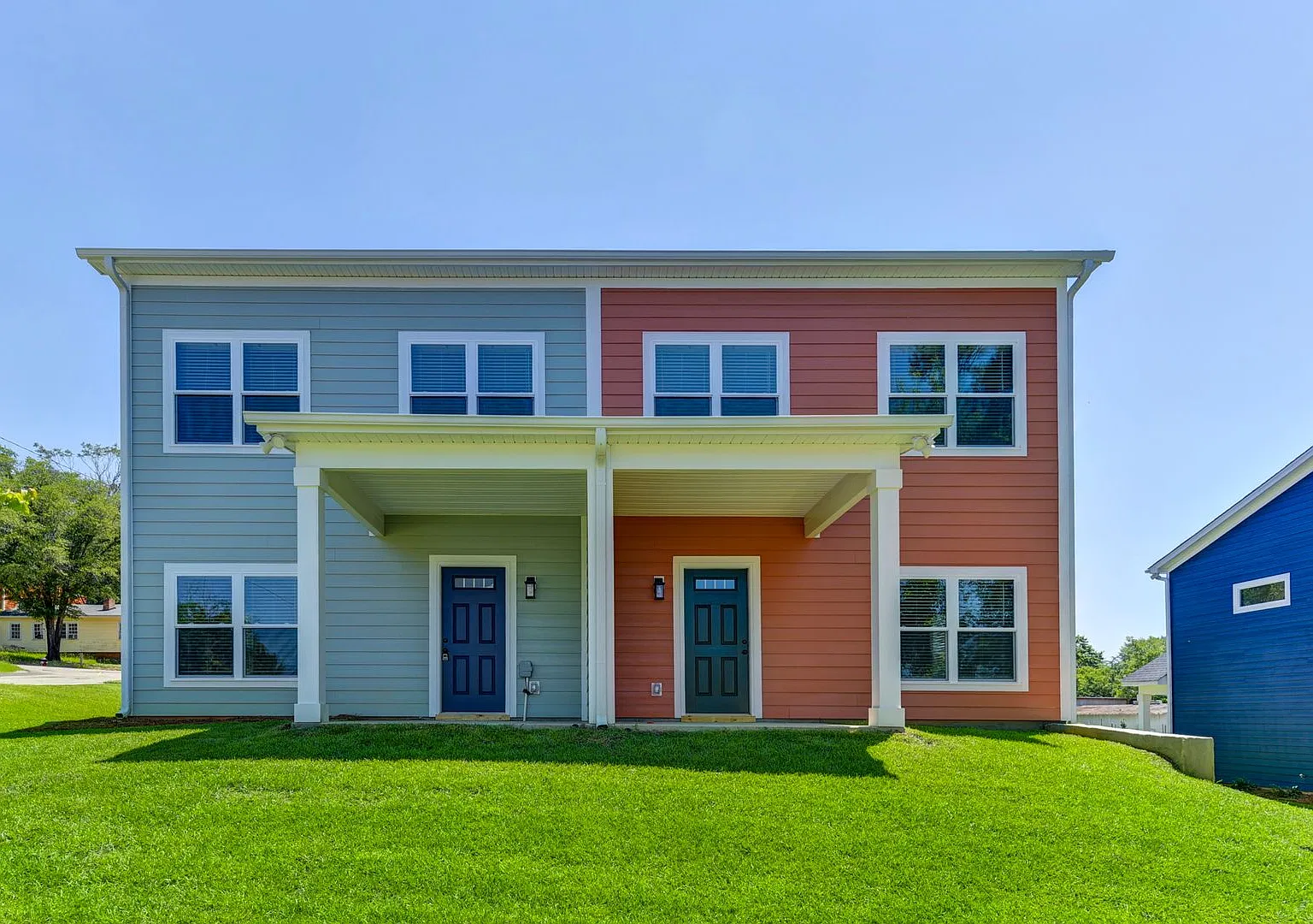 501 South Saluda Avenue Unit B | 4 Bedrooms | 3.5 Bathrooms | Pre-Leasing for July 15, 2027 — Photo 2