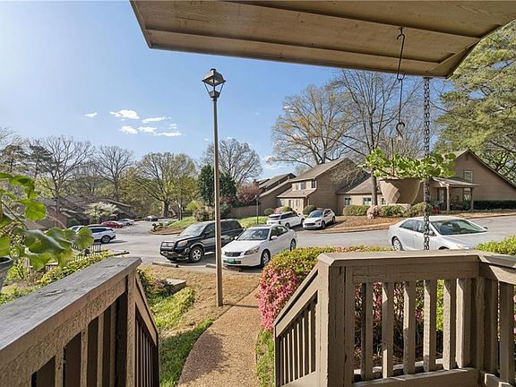 3rd image of 4246 Dyouville Trce