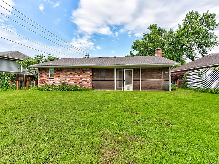721 Vicksburg Ave — Photo 10