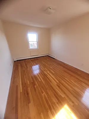 Rented by Halvatzis Realty | media 7