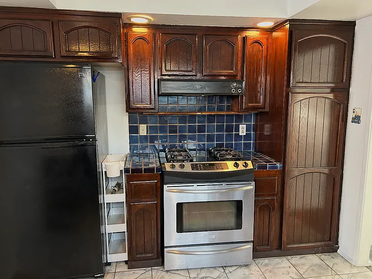 640 N Fuller Ave — Photo 9