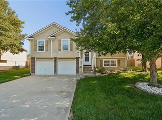 404 NW Europa Dr, Grain Valley, MO 64029