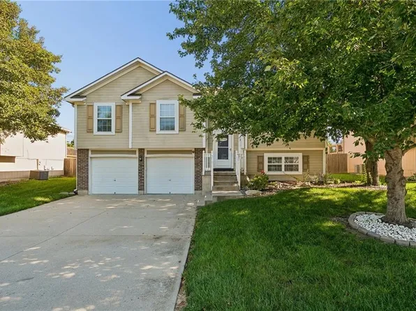 404 NW Europa Dr, Grain Valley, MO 64029