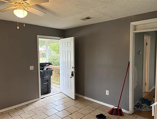 3 bed, 1200 sqft, $1,165 — Photo 4