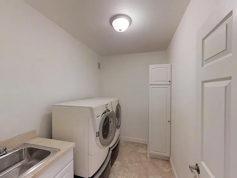 545 Monroe St — Photo 26