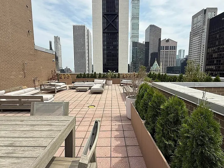 58 W 58th St #27A — Photo 15