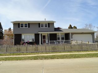 2928 Avalon Dr, Bettendorf, IA