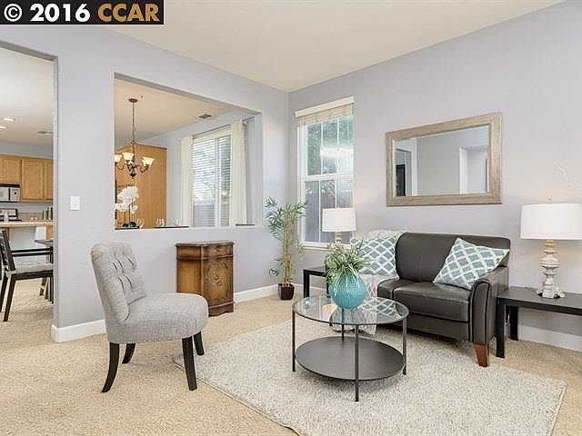 2nd image of 100 Kensington Cir