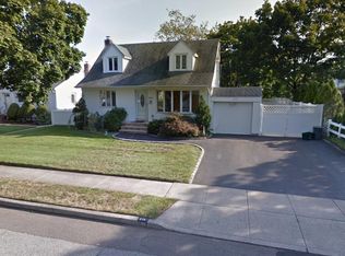 219 Bette Rd, East Meadow, NY 11554