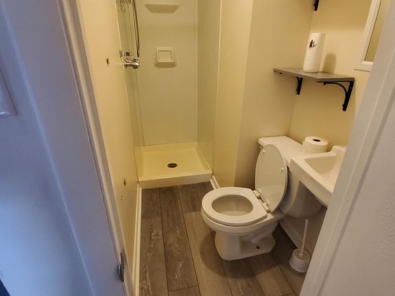 4th image of 2240 Cedar St Floor 3