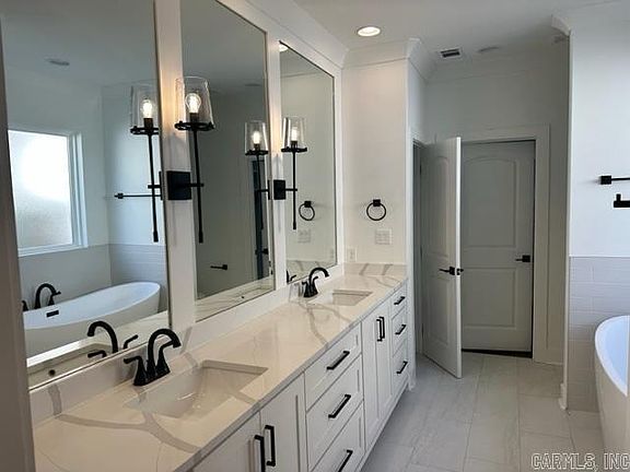 4th image of 132 Woodlands Park Dr