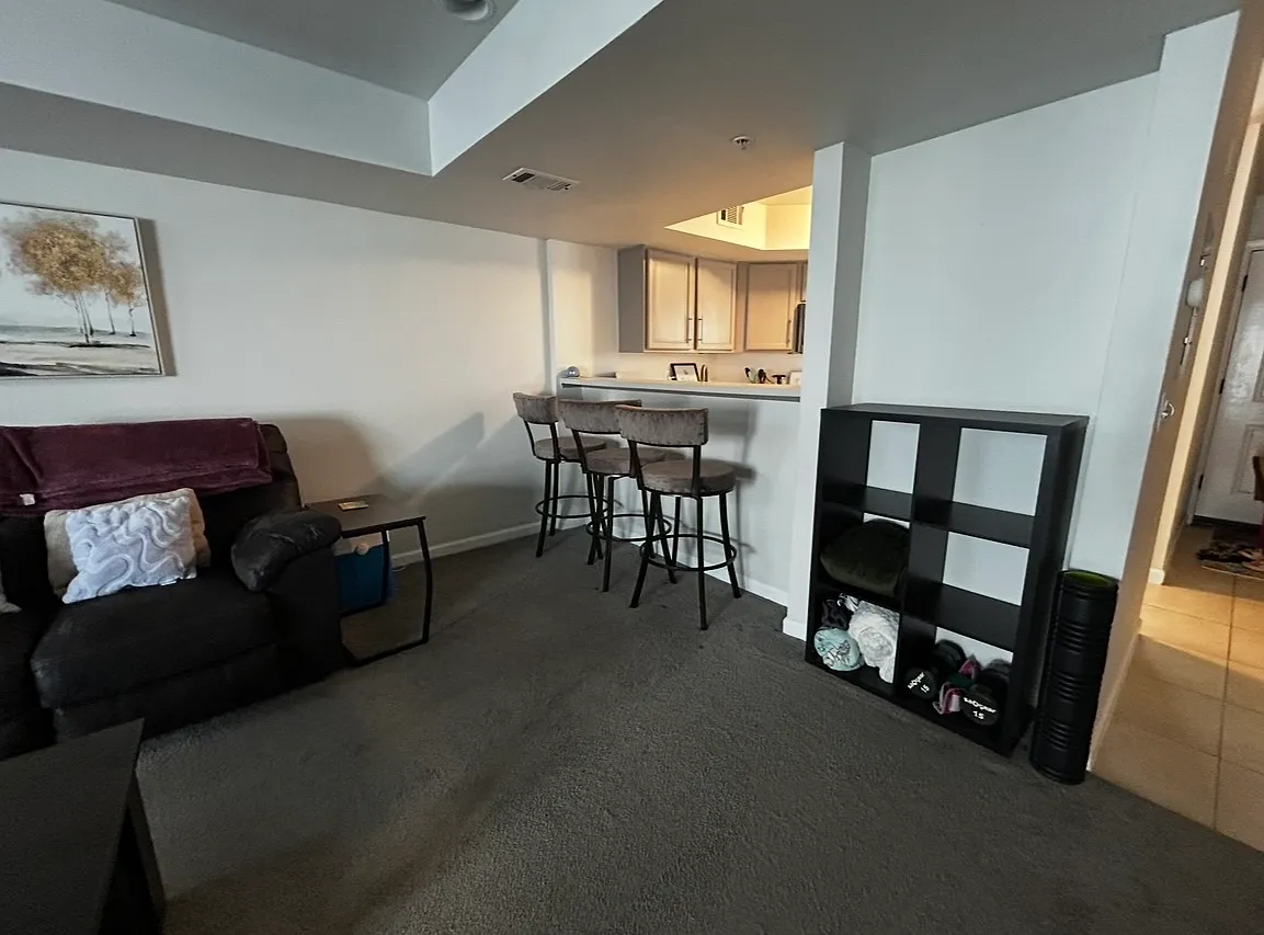 1 bed, 953 sqft, $2,000 — Photo 4