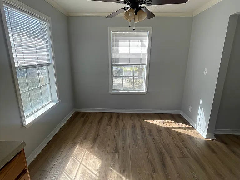 178 Iris St — Photo 6