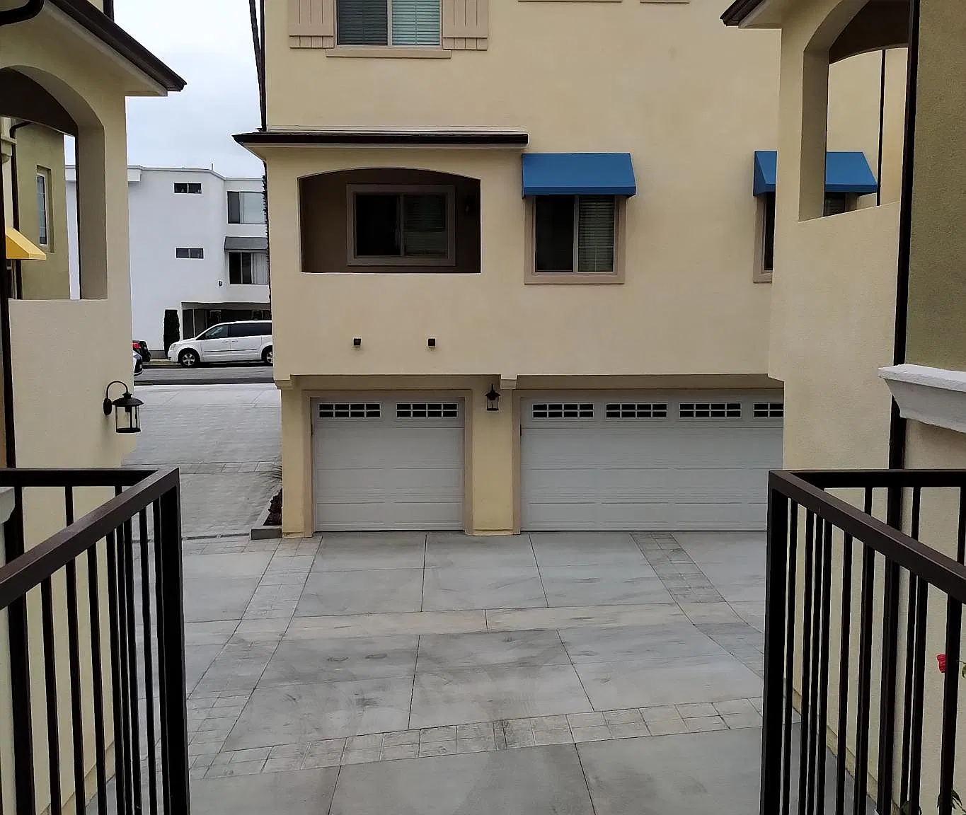 W 236th Pl, Torrance — Photo 2