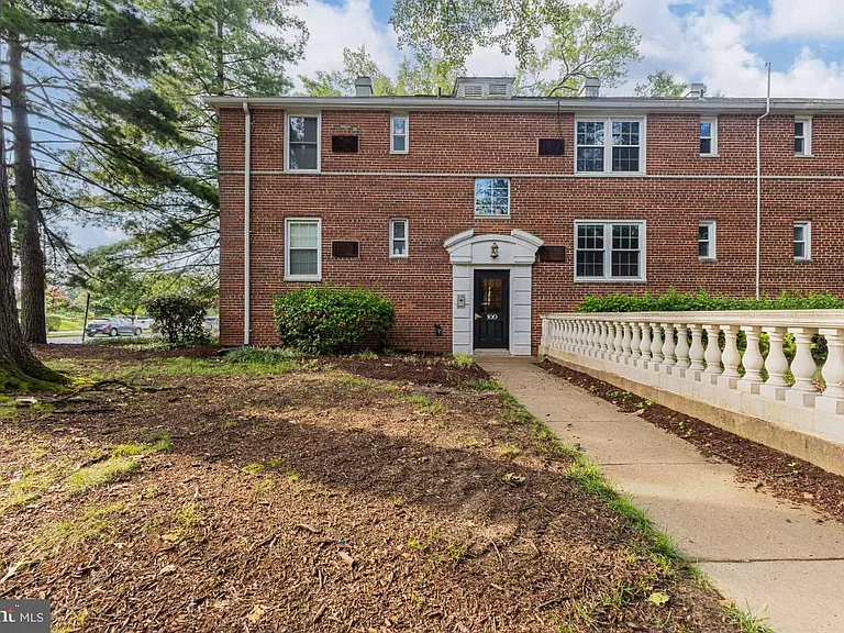 100 N George Mason Dr #3 — Photo 1