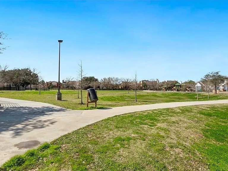 11623 Waldemar Dr — Photo 18