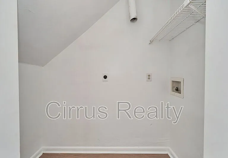 2756 Peach St — Photo 8