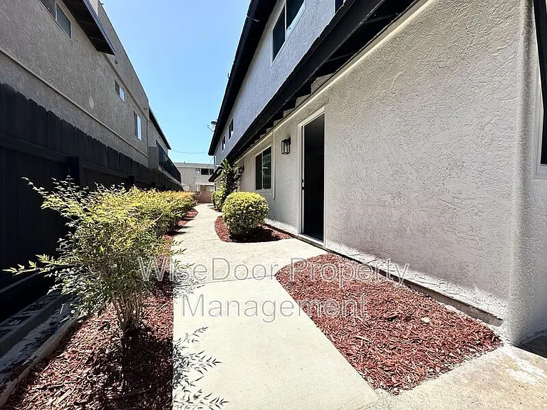 810 S Flower St #3 — Photo 3