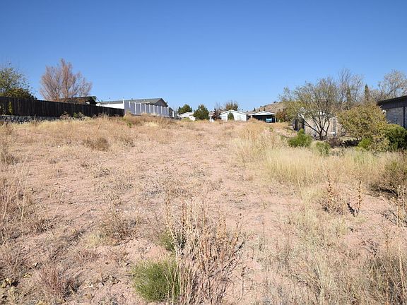 4th image of 390 Lincoln Dr