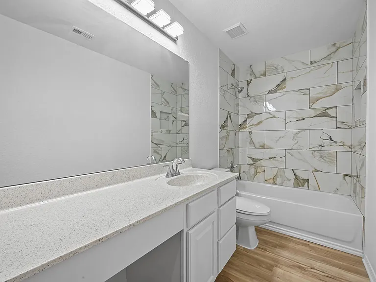 2412 Regal Park Ln — Photo 32