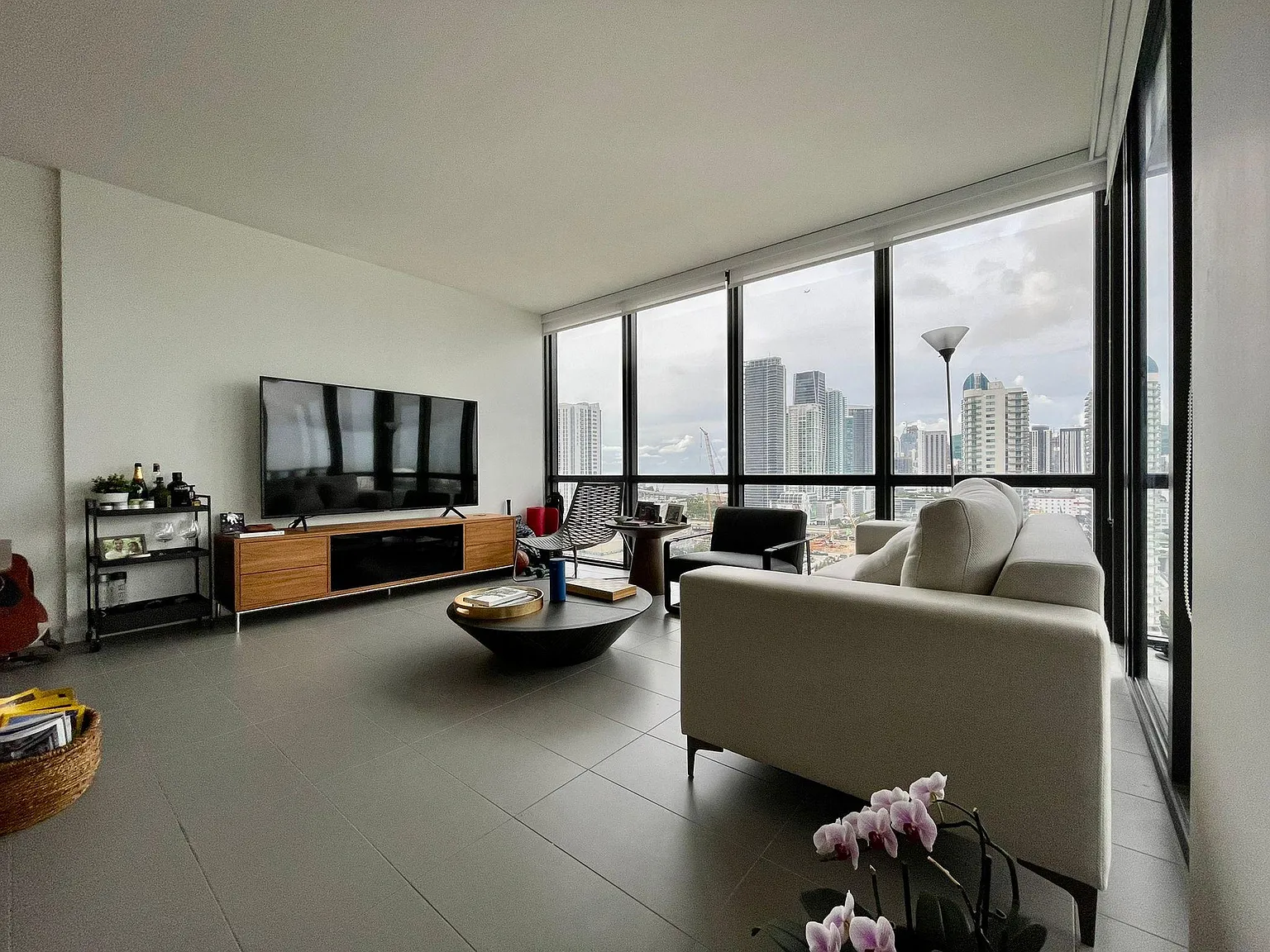 2 bed, 1110 sqft, $3,950 — Photo 2