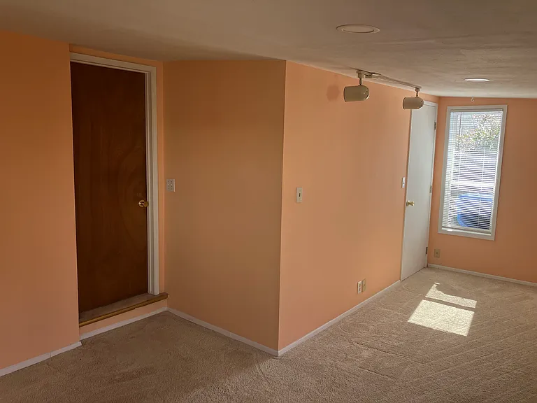 1103 Adele St — Photo 10