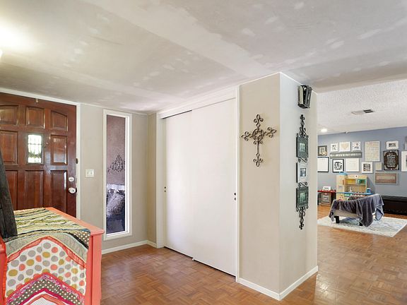 3rd image of 3615 W Pryor Ave