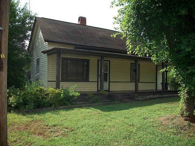 2nd image of 1005 S Washington St