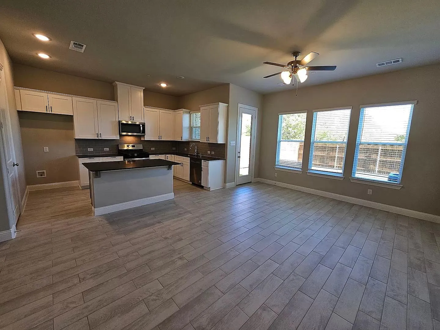 549 Hutchinson Ln — Photo 2