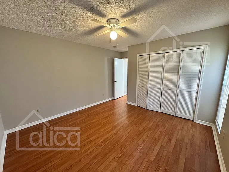 1147 Manitoba St — Photo 8