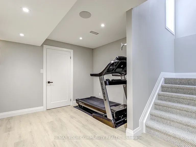 953 Barton Way — Photo 37