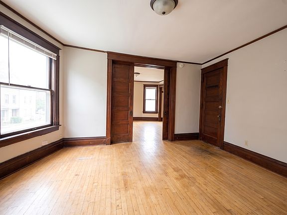 2nd image of 120 N Franklin St #2
