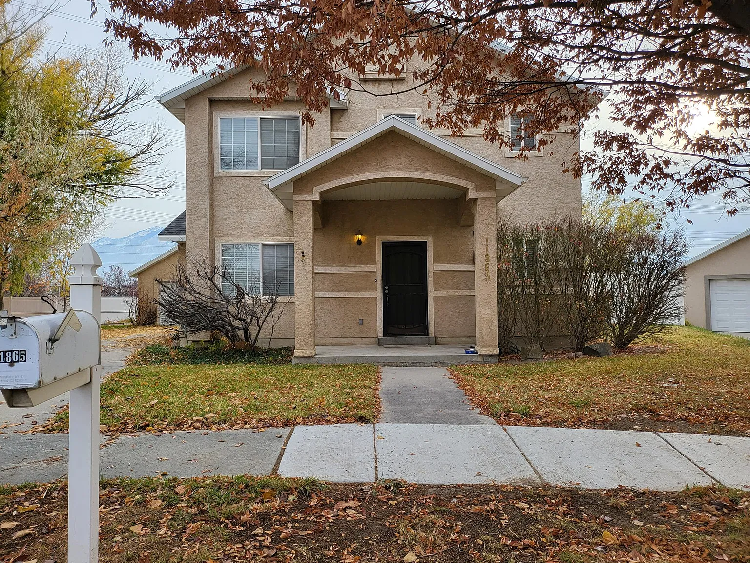 3 bed, 2.5 bath, 1378 sqft, $2,400 — Photo 1