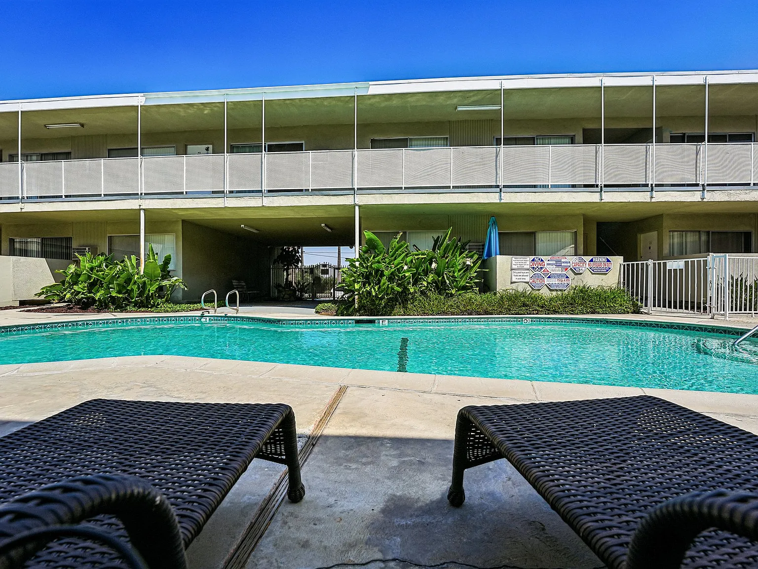 Magnolia Palms — Photo 2