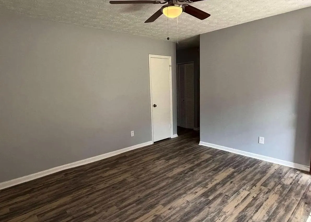 3 bed, 1.5 bath, 1101 sqft, $1,650 — Photo 3