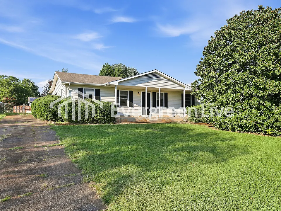 112 Strawberry Dr