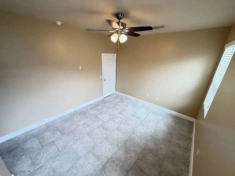 2411 Grasmere View Pkwy N — Photo 24