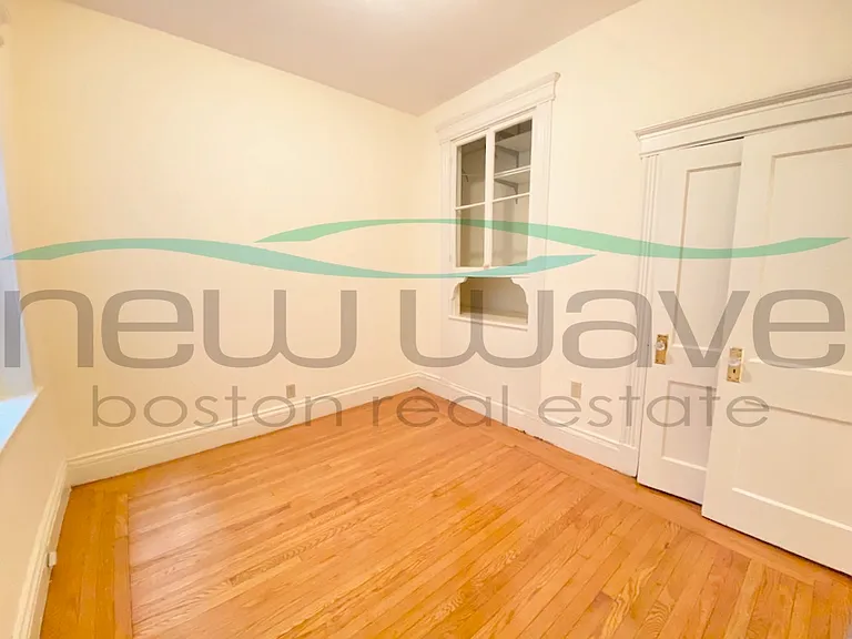 32 Queensberry St #6 — Photo 4