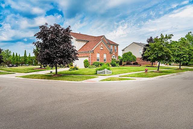 2nd image of 4747 Sherwood Cir