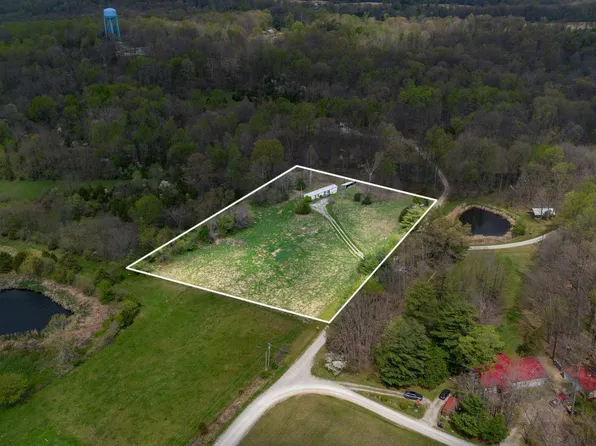 3149 Horse Farm Dr, Spencer, IN 47460