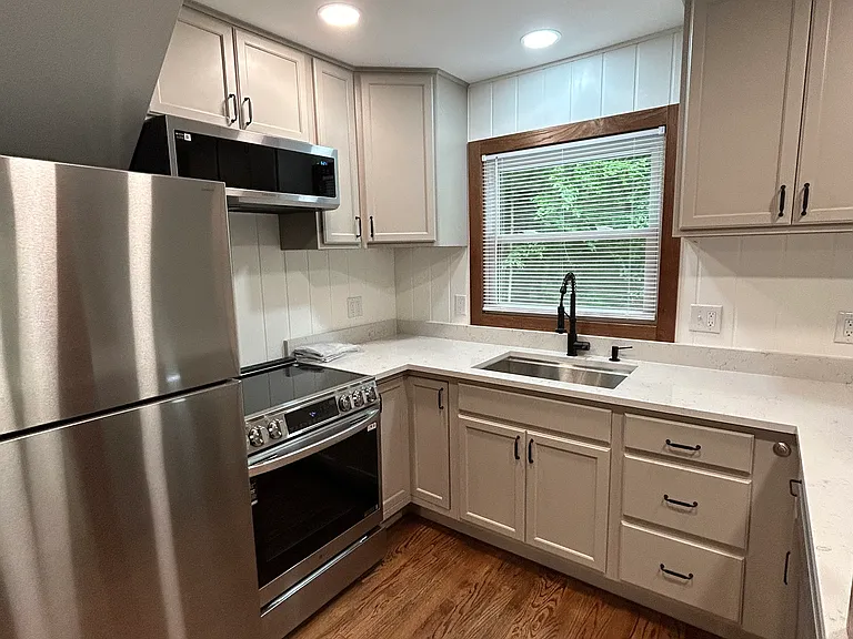 207 Fairview Rd — Photo 1