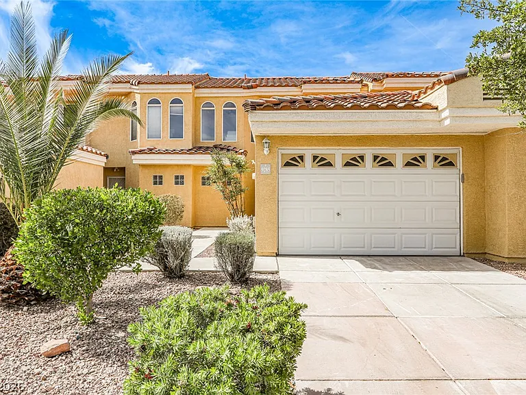 9285 Casa Christina Ln — Photo 1
