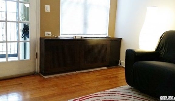 4th image of 2560 49th St
