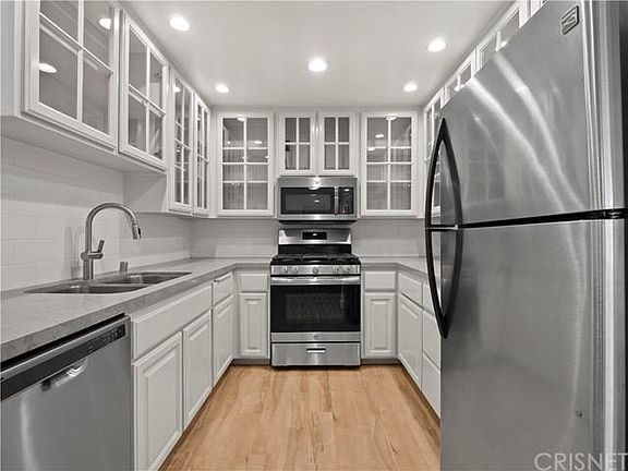 2nd image of 4455 Hazeltine Ave APT 102