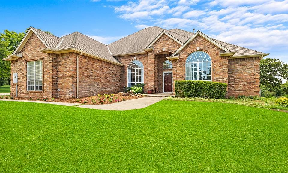 1st image of 10500 Shady Glade Ln