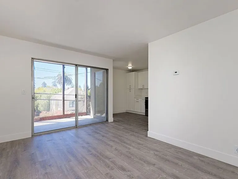 2221 Parker St — Photo 5