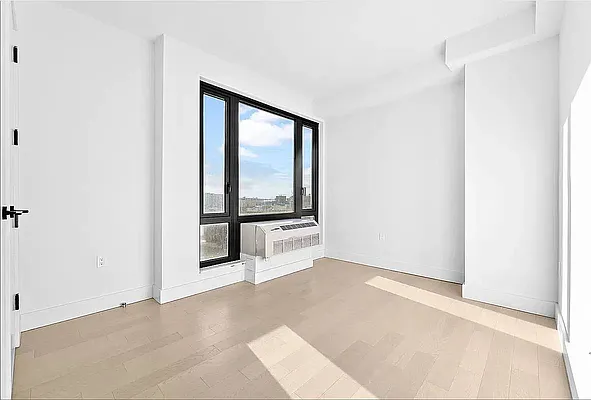 Rented by Tapiro Realty | media 27