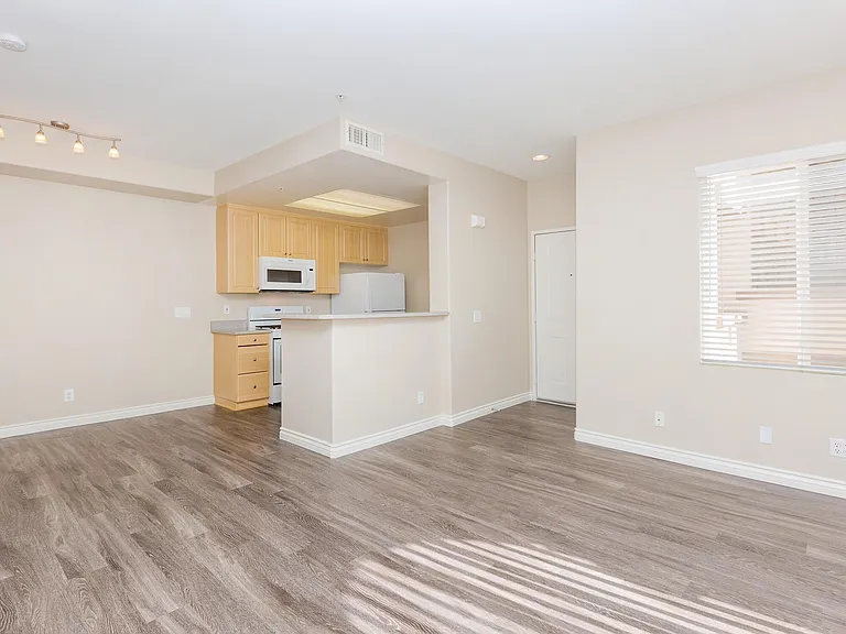 Laurel Glen Apartment Homes — Photo 18