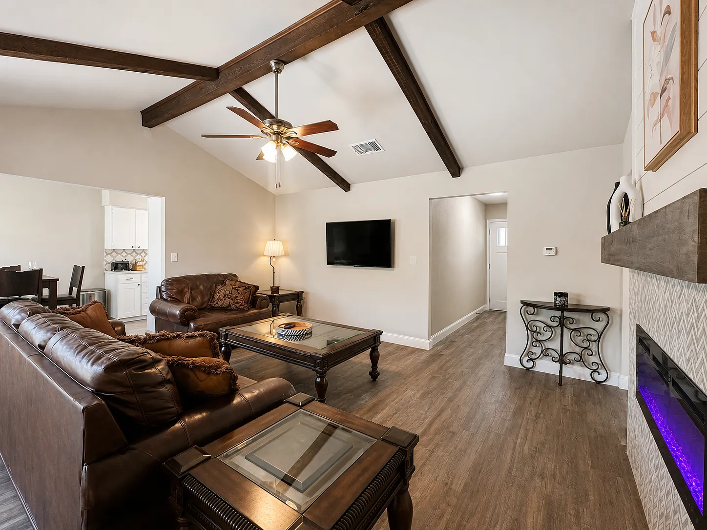3 bed, 1232 sqft, $4,500 — Photo 3